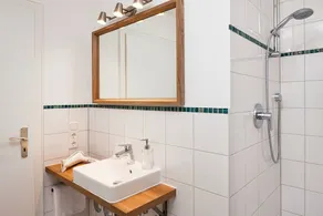 Nr. 2, Ferienwohnung für 4-6 Personen, ca. 90 m², 3 Schlafzimmer, Wohnzimmer, Küche, 2 Bäder, Balkon - Image 3