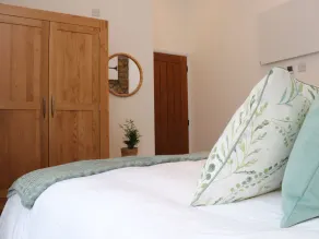 THE DAIRY, family friendly, character holiday cottage in Helston - Image 4