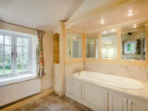 6 bedroom accommodation in Fring, near Kings Lynn - Image 5