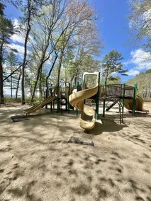 80' of direct waterfrontage on the Crooked River - Image 3