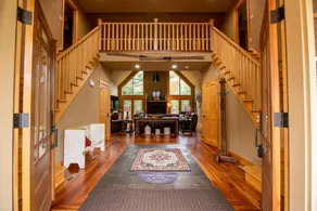 LAKEFRONT FAMILY RETREAT ON THE EASTERN SIDE OF CASTLE ROCK LAKE - PET FRIENDLY - Image 2