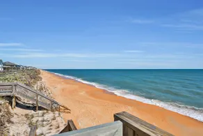 Immaculate, modern stay steps to beach with amazing ocean views - Image 5