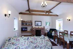  YORK single storey cottage ,gardens & open views.Thicket Priory & Derwent Ings. - Image 4