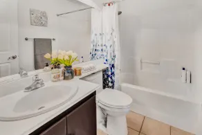 An Beautiful Designed Home in LA Suburb For Family - Image 3