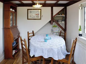 2 bedroom accommodation in Charmouth - Image 5