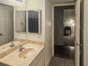 Escondido Urban Stay - Stylish 2BR Apartment - Image 3