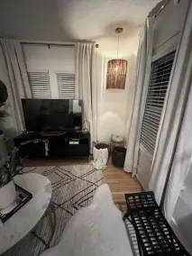 Remodeled Riverside Cottage w/sunroom, She-shed. Walk to golf, tennis, Botanica, - Image 2