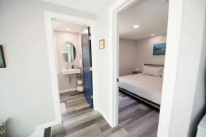 Stylish Treetop Loft with Balcony and Ocean Views - Image 3