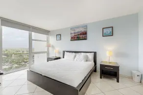 Sunlit suite with a city view & fast WiFi plus a pool, & beach access - Image 4