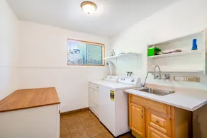 Family-Friendly Home with High-Speed WiFi, Water View, W/D, and Enclosed Yard - Image 2
