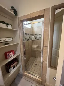 Charming Suite, inside the loop/pet friendly w/ outdoor gazebo,Private Entrance - Image 3