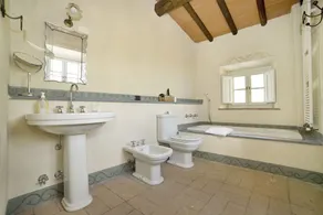 Alleinstehendes Ferienhaus mit Klimaanlage, Whirlpool, privatem Pool, TV, Innenhof, bei Lucca - Image 3