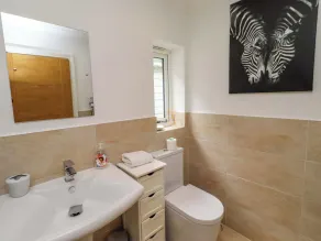 FARNE COTTAGE, pet friendly, country holiday cottage in Beadnell - Image 4
