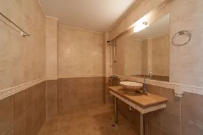 Roel Residence Apartments - Image 2