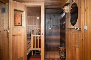 City bungalow with sauna, large garden and terrace - Image 3
