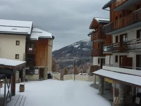 Ski-in/ski-out & foot of the slopes, 1st floor, swimming pool, sauna, balcony, tv, ski locker, 35m² - Image 5