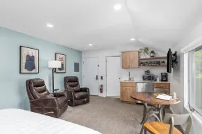Waterfront Unit w/ Great River Views! Welcome to the Star Studio at Paddlewheel Properties! Located along the Kalamazoo River, Downtown Saugatuck! - Image 5