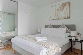 Chic Apartment by Southern Cross FREE Parking - Image 5