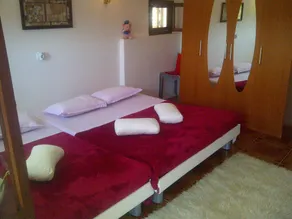 A2 Studio Apartment with 4 beds, heated, infinity swimming pool and Jacuzzi bath - Image 5