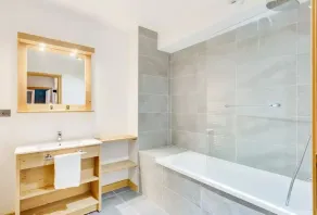Luxury 2 Bedroom Apartment with view of Mont Blanc - Image 4
