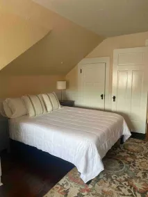 Private Top Floor in Historic Home - Image 5