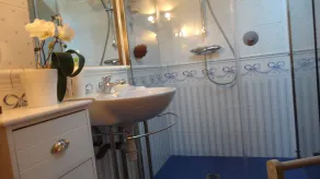 I et arkitekthus med swimmingpool, spa, have, appt. uafhængig indgang - Image 4