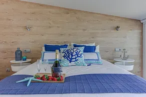 In Caión: Attic-Suite with 2 terraces and Jacuzzi on the seafront - Image 4