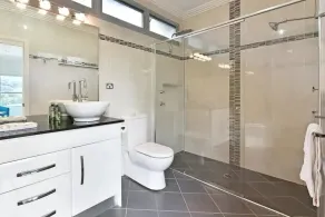 Luxury Mandalong Mansion with Pool & Spa - Image 3