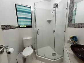 Kerensa, beautiful modern apt, Holetown, close to all amenities - Image 2