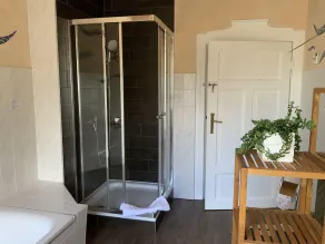 Beautiful old building apartment in a top location 10 minutes to town in the residential area - Image 4