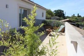 Alloggio completo al 1 ° piano di una casa provenzale, vista aperta sugli stagni - Image 5