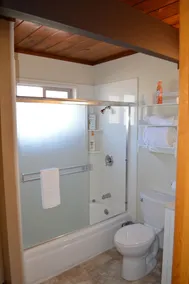 ARCATA ONE BEDROOM- stay near and downtown CalPoly Humboldt - a 13-min stroll - Image 3