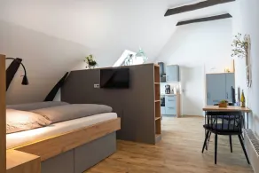 The approx. 50 m², lovingly furnished 2-room apartment is located in the heart of Bad Zwischenahn and offers the perfect retreat for couples or solo travelers. The modern top-floor apartment impresses with its stylish design. - Image 5
