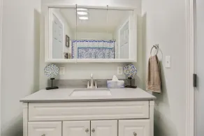 AMAZING COVE! 3 Bed/2Ba Lakefront Home - Hot Tub, Smart TVs, EV Charger, Firepit - Image 2