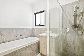 Spacious 4-Bed Home with Private Outdoor Area - Image 4