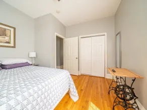 1st floor 2-bedroom with off-street parking - Image 5