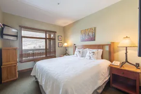 Unequalled Ski in Out, Next to Gondola, Sundial 1BR, Pool, Hot tub, Condo Nast Winner C305 - Image 5