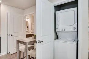 The Jensen: King Bed - Fast WiFi - 55” Smart TV - Washer & Dryer - Image 2