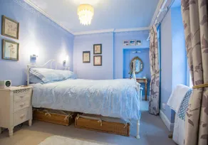 1 bedroom + sofabed property in the heart of the historic Old Town - Image 3