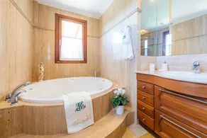 Casa rurale \"Llum\" con vista montagna, piscina privata e Wi-Fi - Image 3