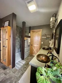 Secluded lakeside cabin, with a salt water pool & hot tub, on 25 acres! - Image 3