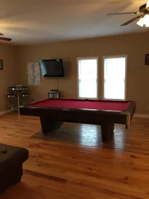The Honey Hole ~ Mid Lake ~ Pool Table ~ Overdækket Parkering med Power & Lighting! - Image 2