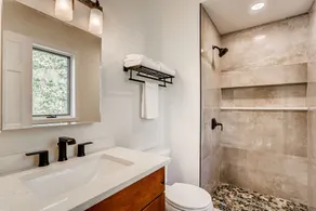 Newly Remodeled ! Completely Renovated 3 BR, 3 BA in Vail - Image 4