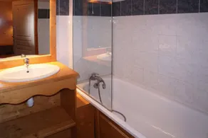 Ski-in/ski-out & foot of the slopes, 3rd floor, swimming pool, sauna, balcony, tv, 40m², Les Orres - Image 2