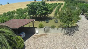 A country villa, just a stone's throw from the sea - Image 3
