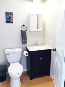 LONG TERM - EXTENDED STAY --  Free-standing Modern Studio. Free Parking - Image 2