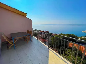 Holiday apartment with balcony and sea view - Image 4