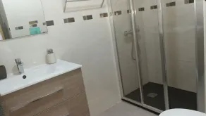 Cozy Central Apartment in Valencia + WiFi + Netflix. - Image 4