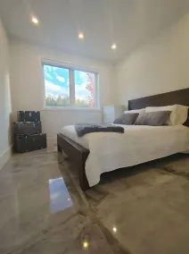 Modern Industrial Getaway - 1 minute walk to the Beach & Boat Launch - Image 4
