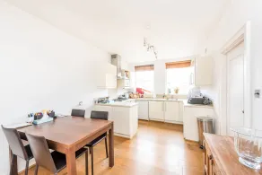 Sloane Square Luxury Flat (4 Guests) - Image 5